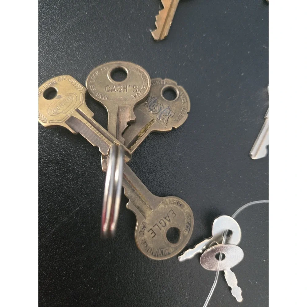 Bundled Lot of Vintage Keys